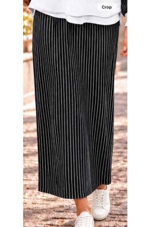 CS11960E-PL<br/>essential for every season. Designed with a flattering straight silhouette and classic stripe pattern